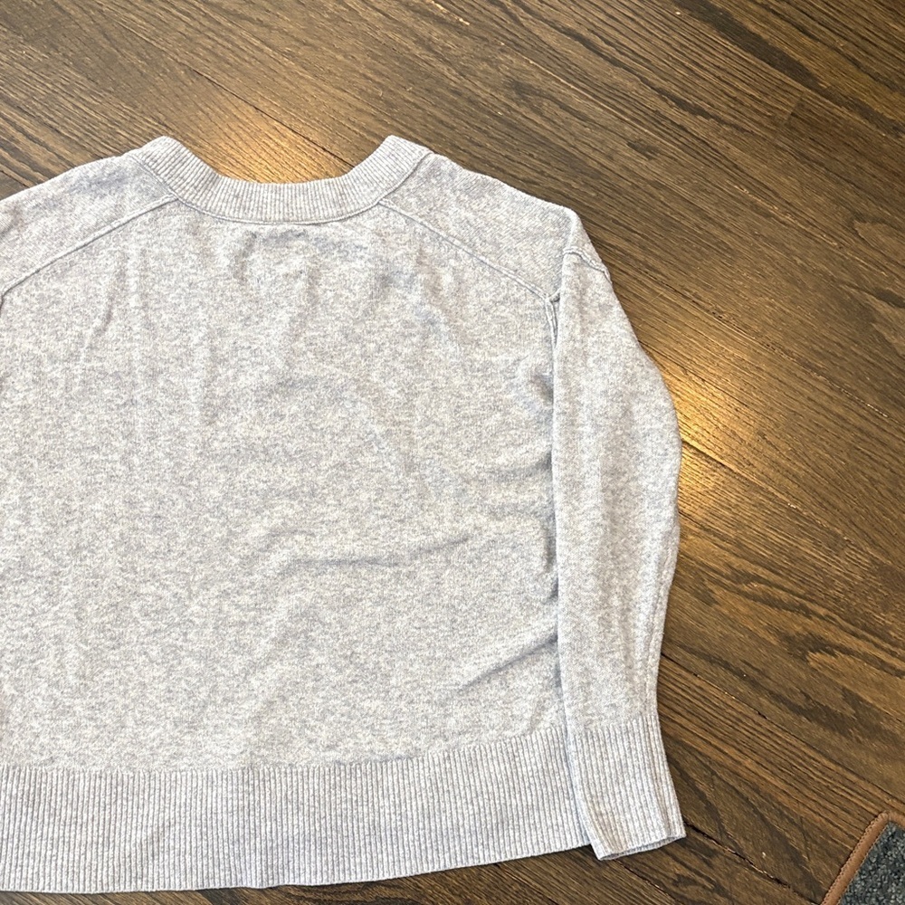 Aerie Light Gray V-Neck Knit Sweater (size XS) - Picture 8 of 12